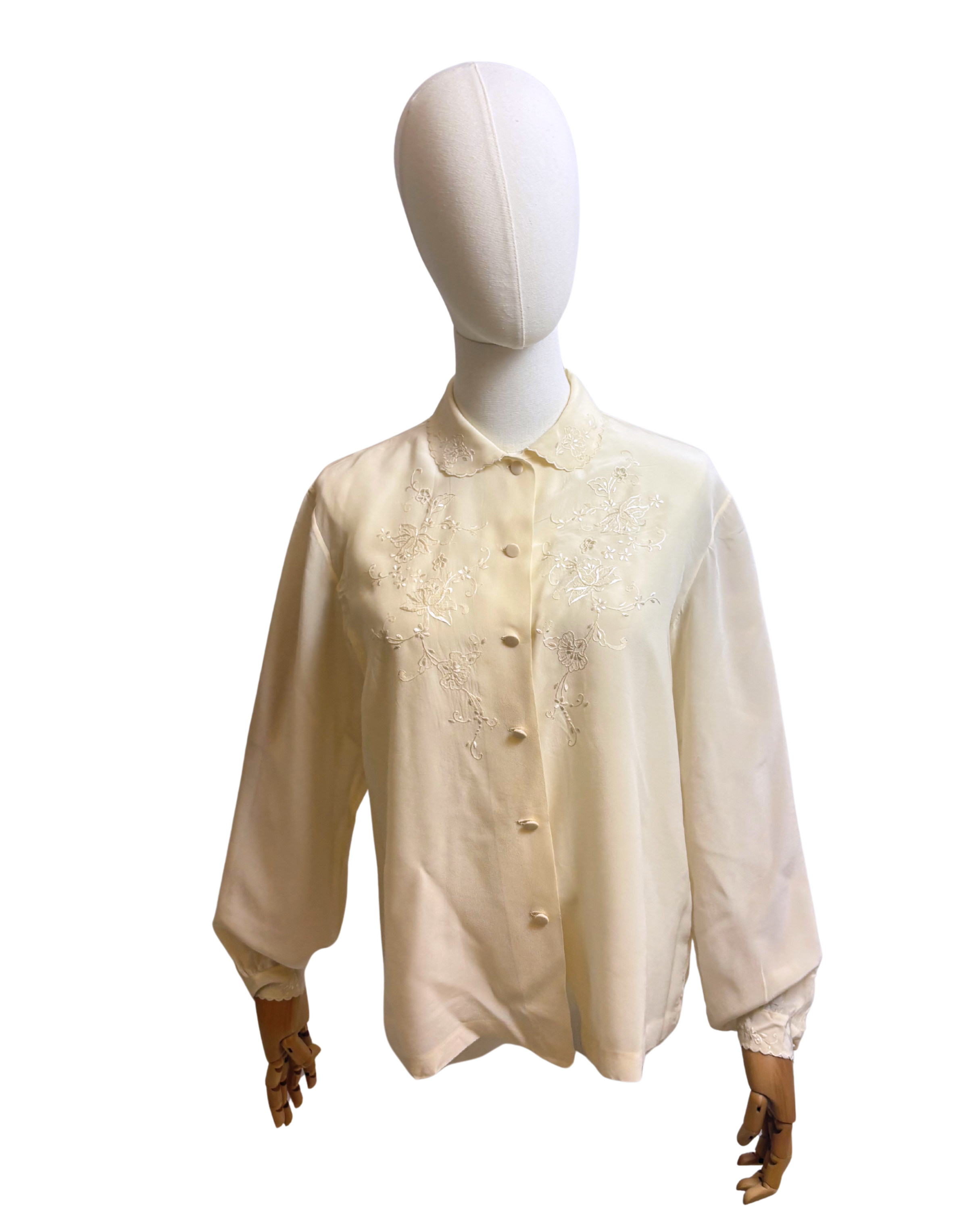 Camasa Vintage din Matase Brodata pe guler, piept si mansete