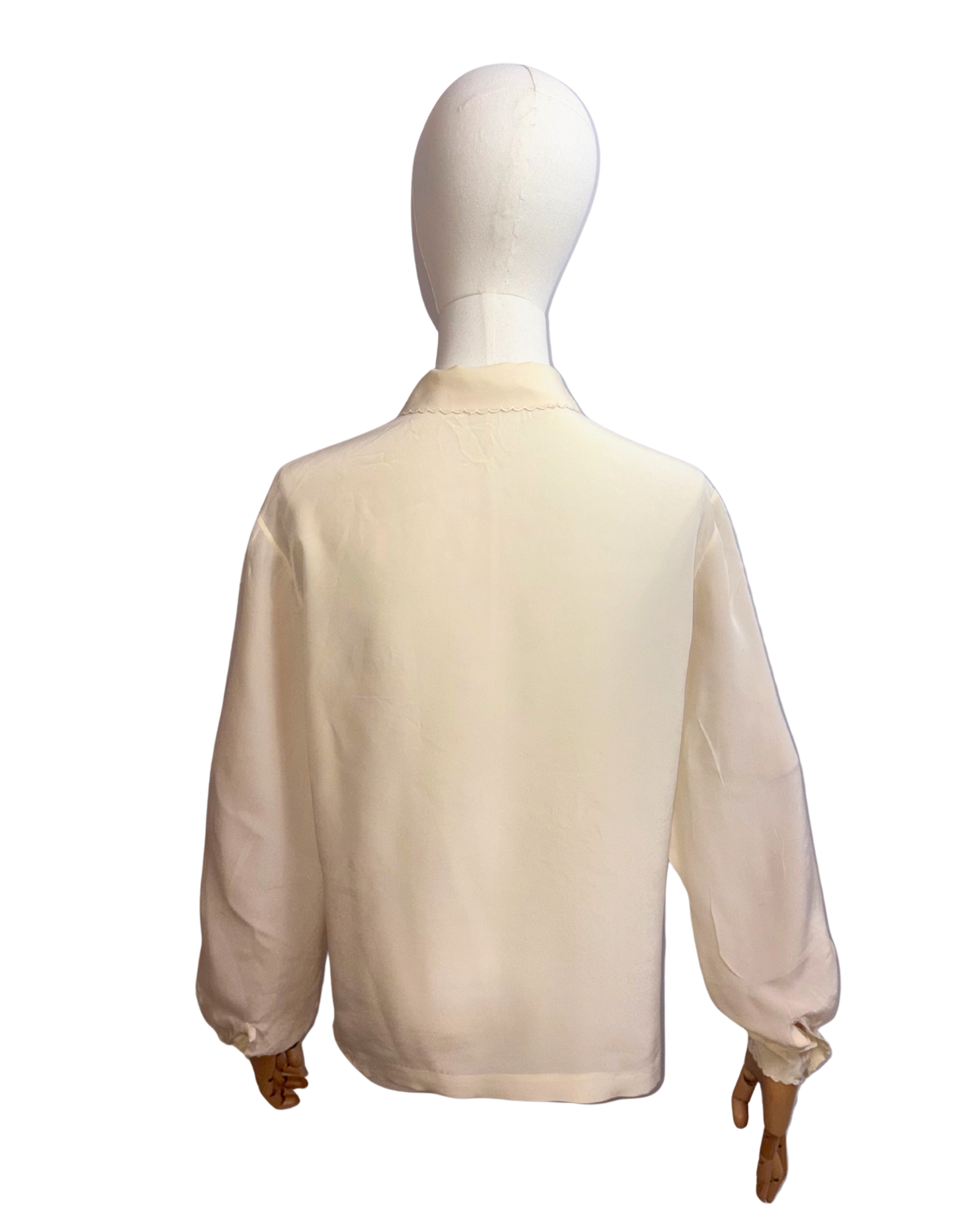 Camasa Vintage din Matase Brodata pe guler, piept si mansete